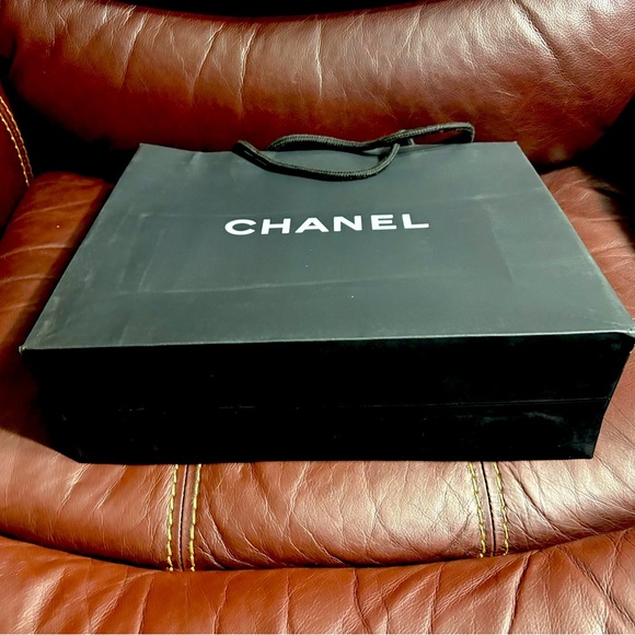 New Chanel Large Gift Bag Empty Paper Shopping Tote 13" x 11" - Picture 4 of 5